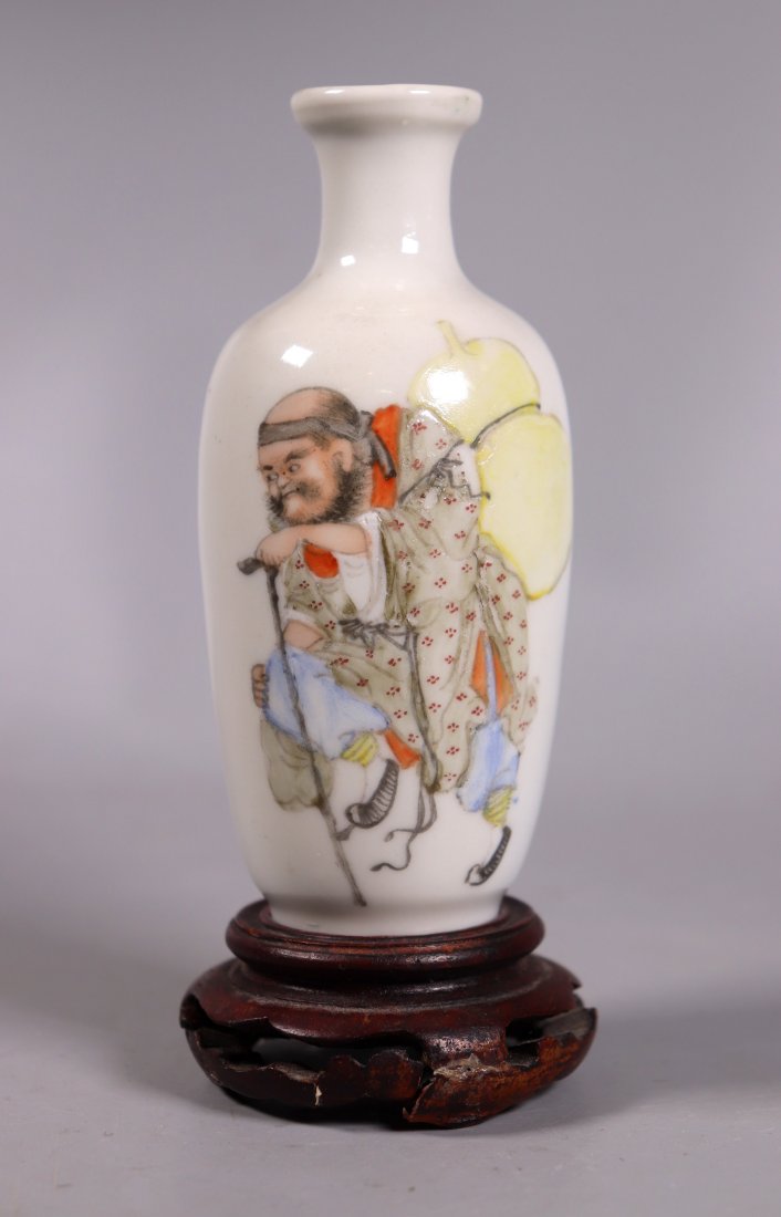 Chinese Republic Porcelain Li Tieguai Cabinet Vase (1 of 7)