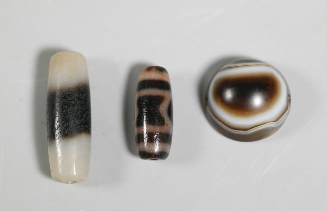 3 Tibetan Agate Beads, Dzi Bead 1/2 Round Striped (1 of 7)