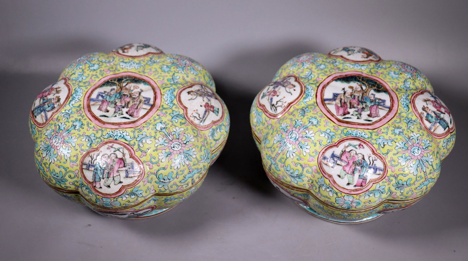 2 Lg Chinese 19 C 8-Lobed Porcelain Round Boxes (1 of 13)