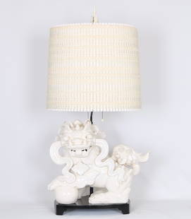 Nardini Studios Lg Hollywood Fu Dog Ceramic Lamp: Large Hollywood Regency Fu Dog table lamp by Nardini Studios in white ceramic. The lamp comes with a textured off-white Maria Kipp Lampshade. The lamp is restored with new wiring. Good condition with