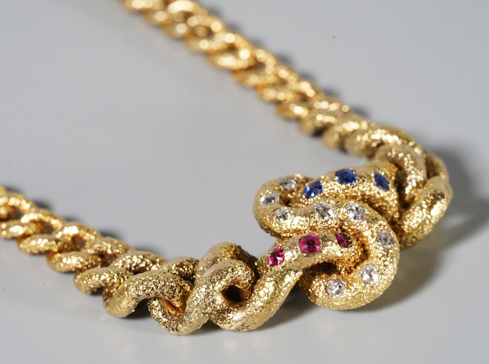 European 19 C 18 Karat Gold Knot Link Bracelet (1 of 7)