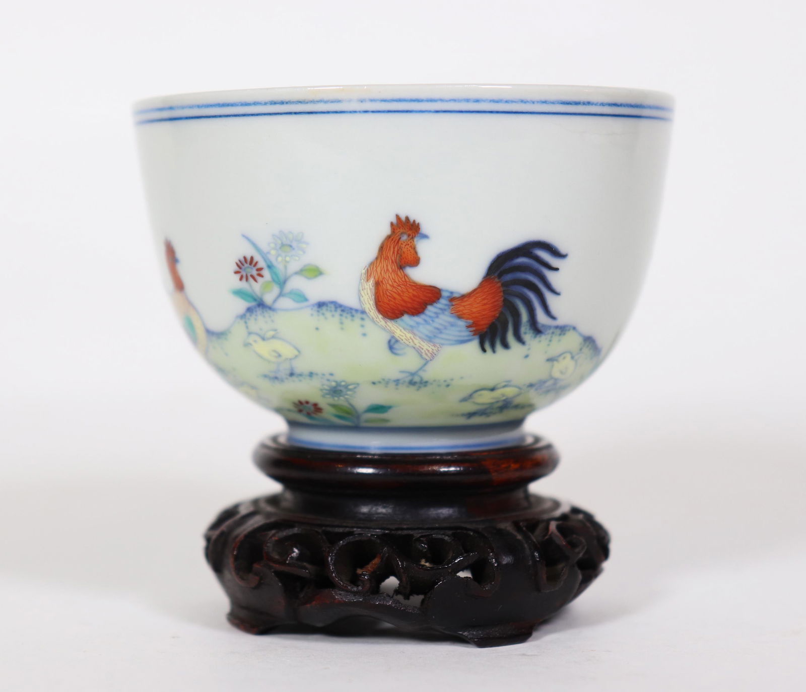Chinese Republic Doucai Porcelain Chicken Cup (1 of 7)