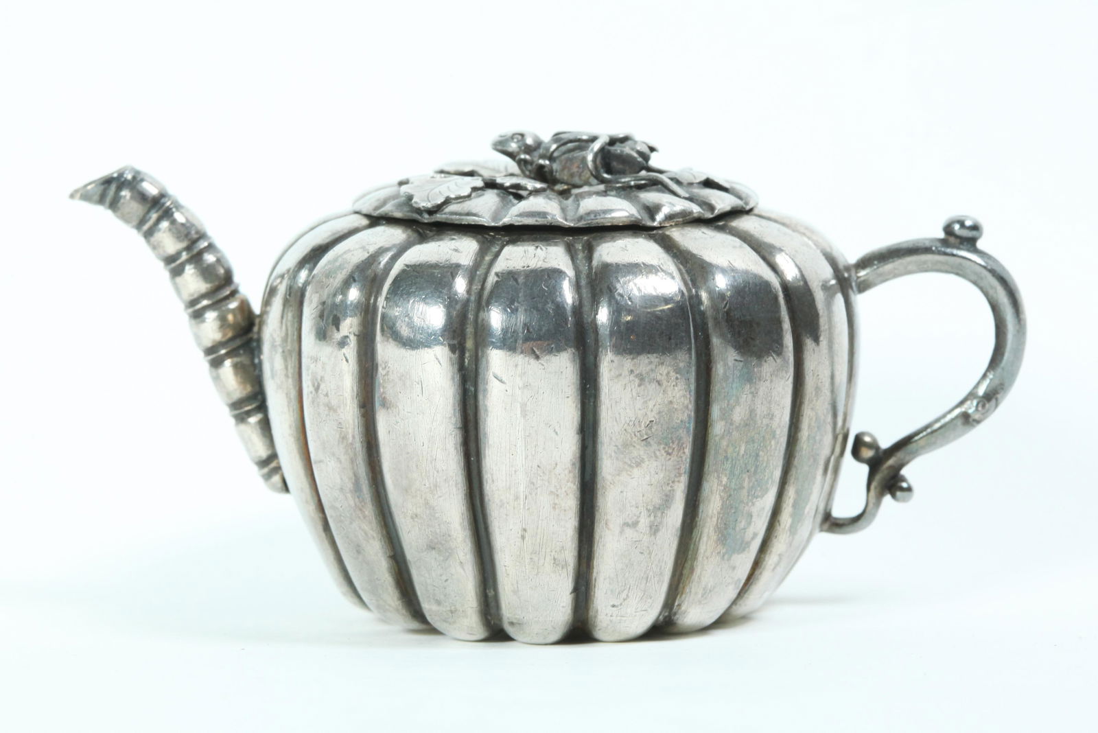 Chinese Silver 19 C Melon Shaped Teapot Bug Finial (1 of 6)