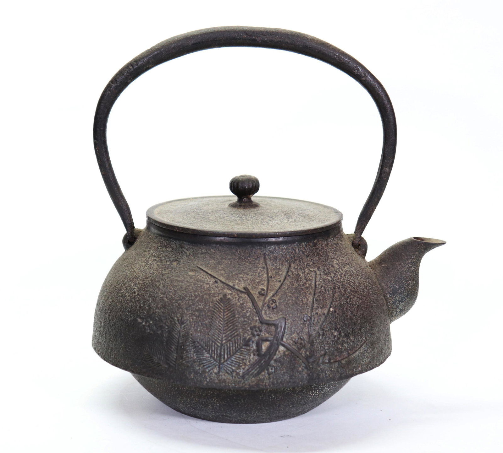 Japanese Cast Iron Tetsubin Teapot and Cover (1 of 7)