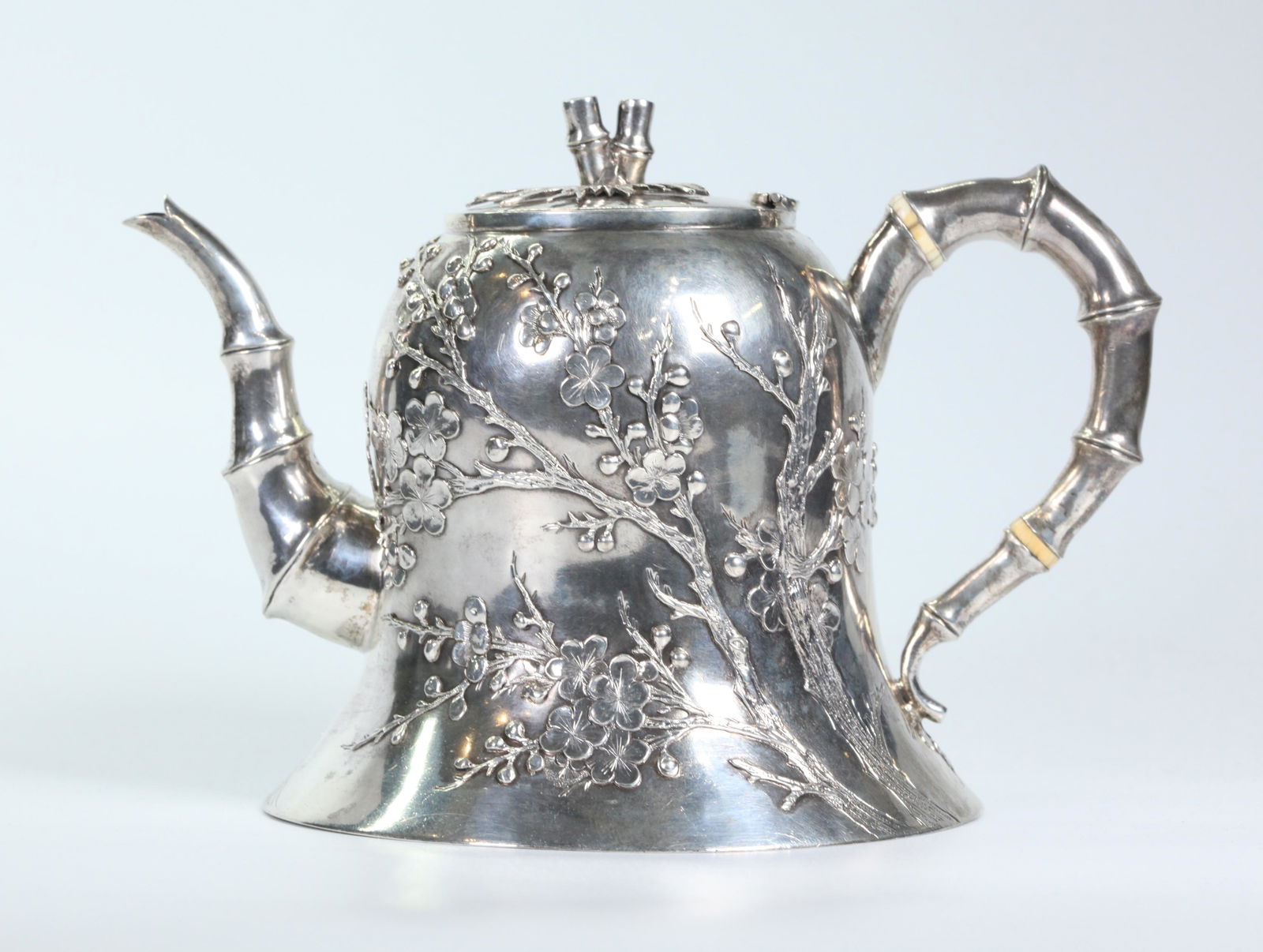Wang Hing; Chinese Hong Kong Silver Teapot; 544G (1 of 6)