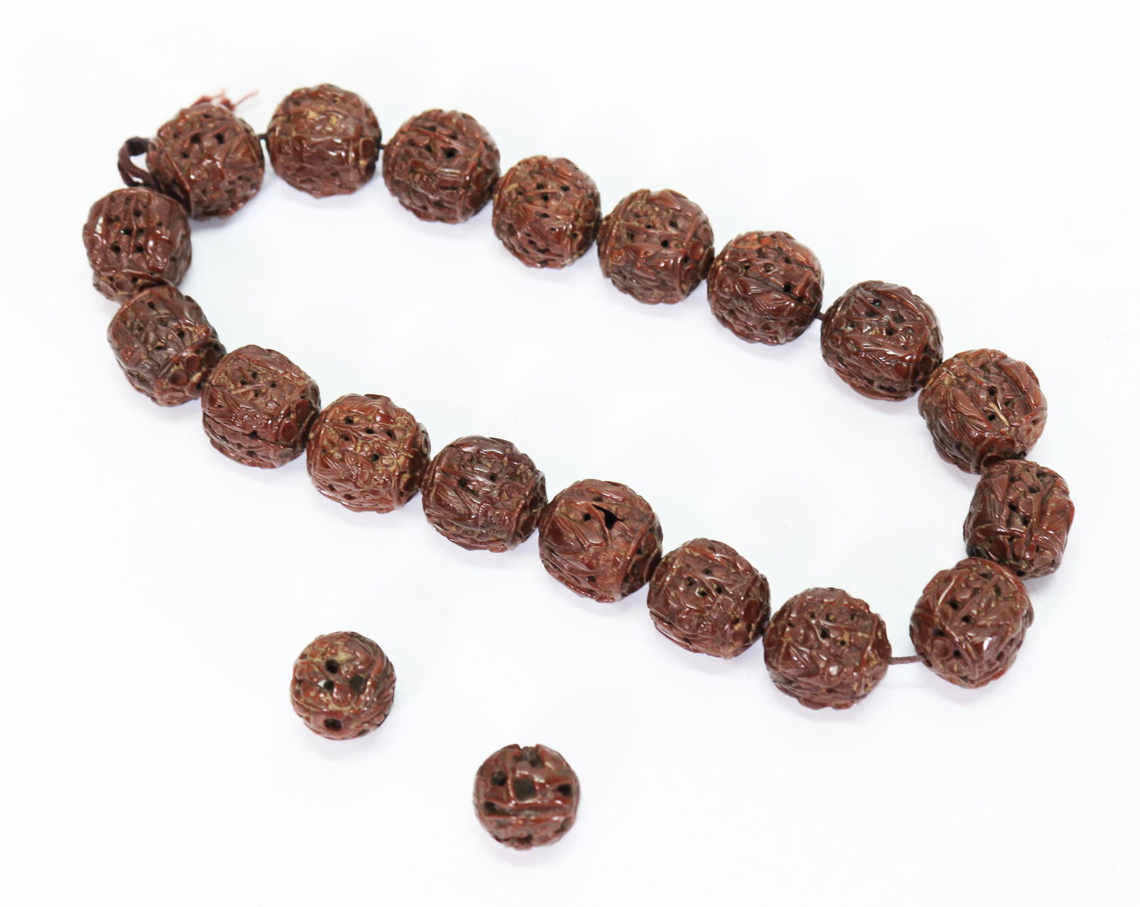 18 Chinese Qing Lohan Carved Seed Bracelet +2 (1 of 5)