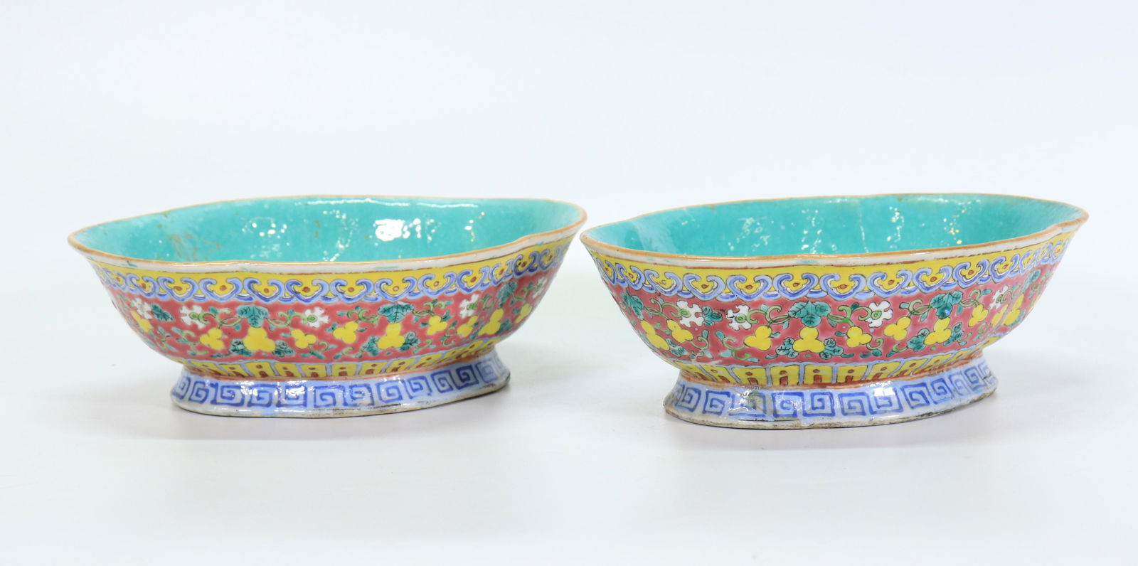 Pr Chinese 19 C Quatrefoil Enamel Porcelain Bowls (1 of 5)