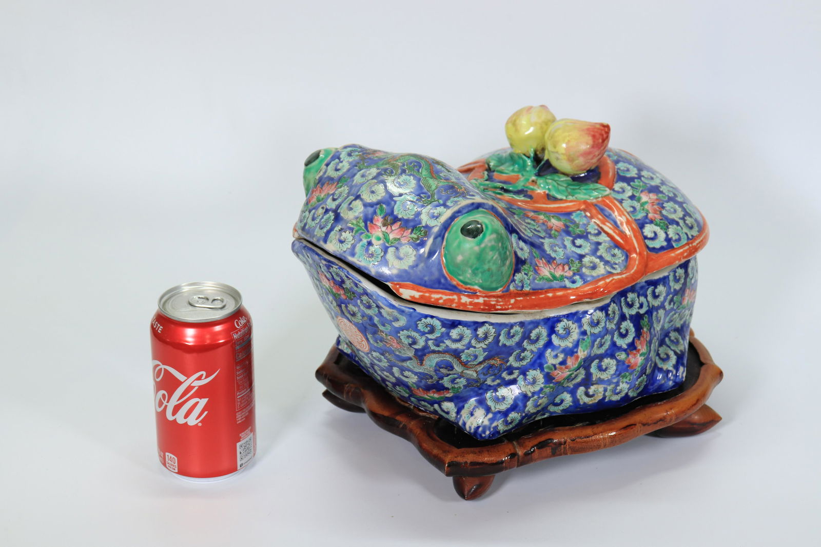 Chinese Famille Rose Enameled Porcelain Toad Box (1 of 8)