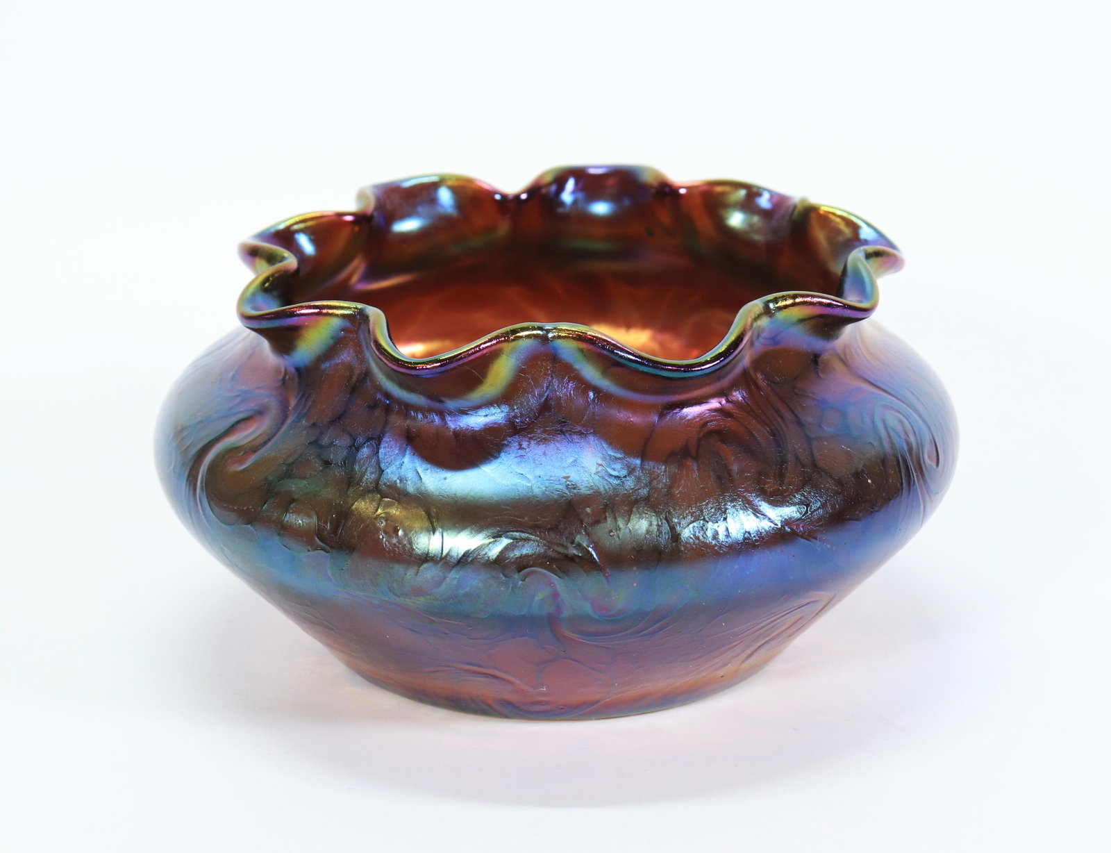 Loetz Irridescent Pinch-Swirl Glass Bowl: Irridescent Art Nouveau Pinch-Swirl Glass Bowl in brown attributed to Loetz circa 1900, with ruffled mouth edge, polished pontil mark to center of flat base. Height 3 1/4 inches (8.3 cm.) X diameter 6