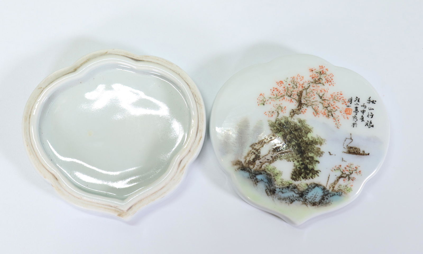 Chinese Porcelain Famille Rose Ruyi Box (1 of 2)