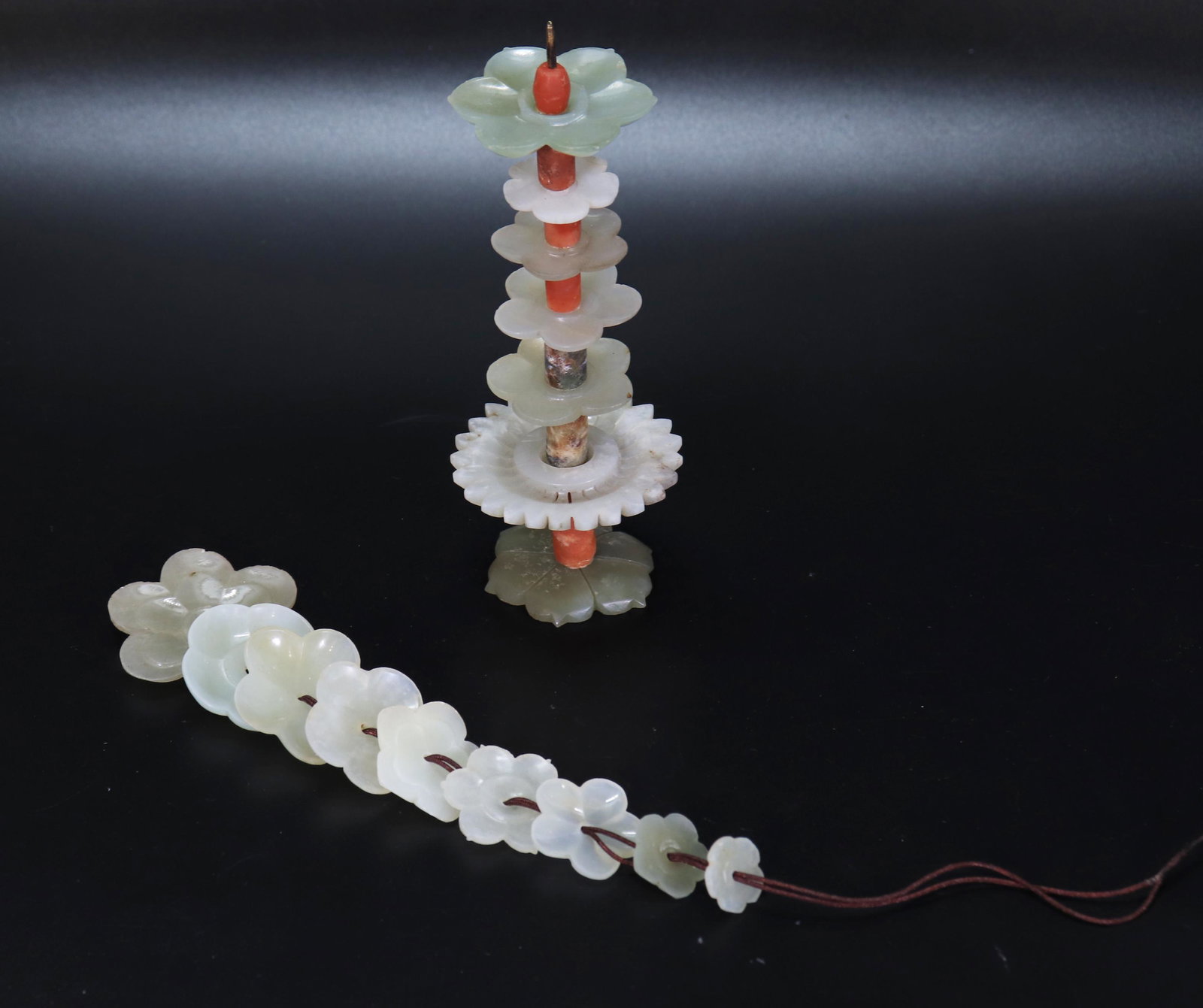 16 Chinese Ming / Qing Dynasty Jade Flowers (1 of 7)