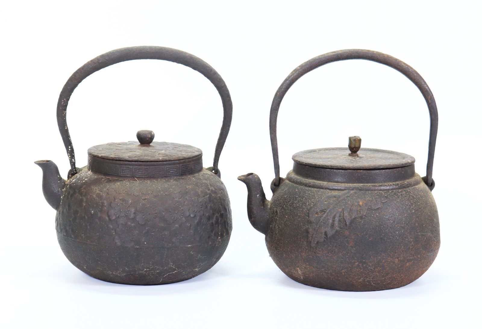 2 Antique Japanese Cast Iron Tetsubin Teapots (1 of 6)