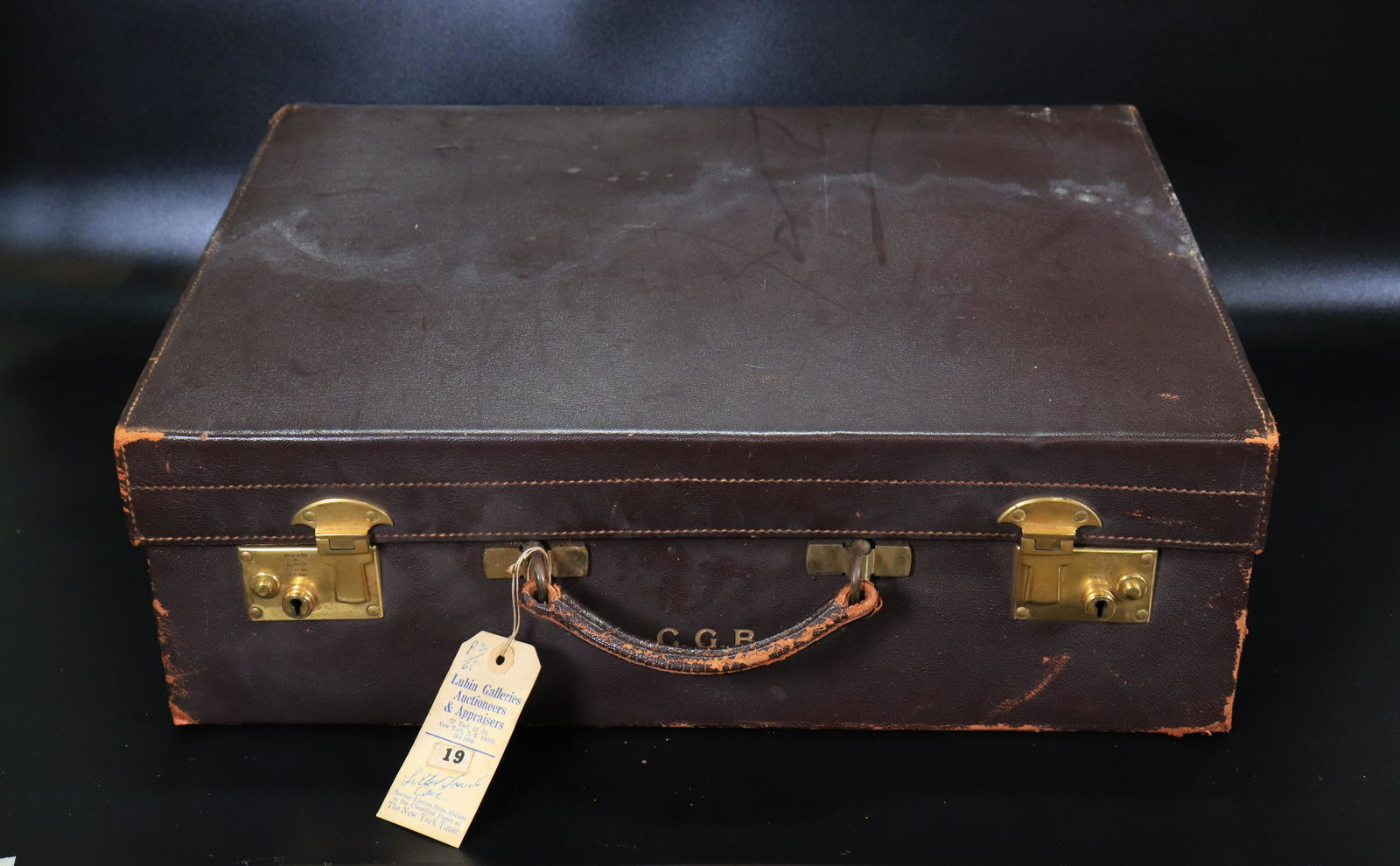 Saks Fifth Avenue English Travelling Cosmetic Case (1 of 11)