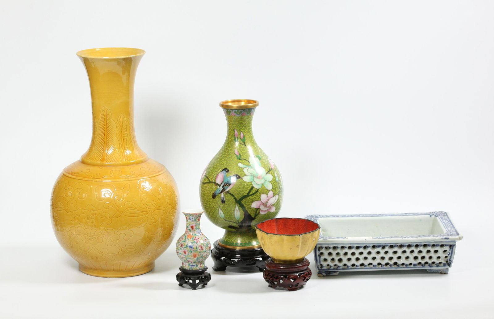 Group 5 Chinese Bowls or Vases, 3 Stands (1 of 8)