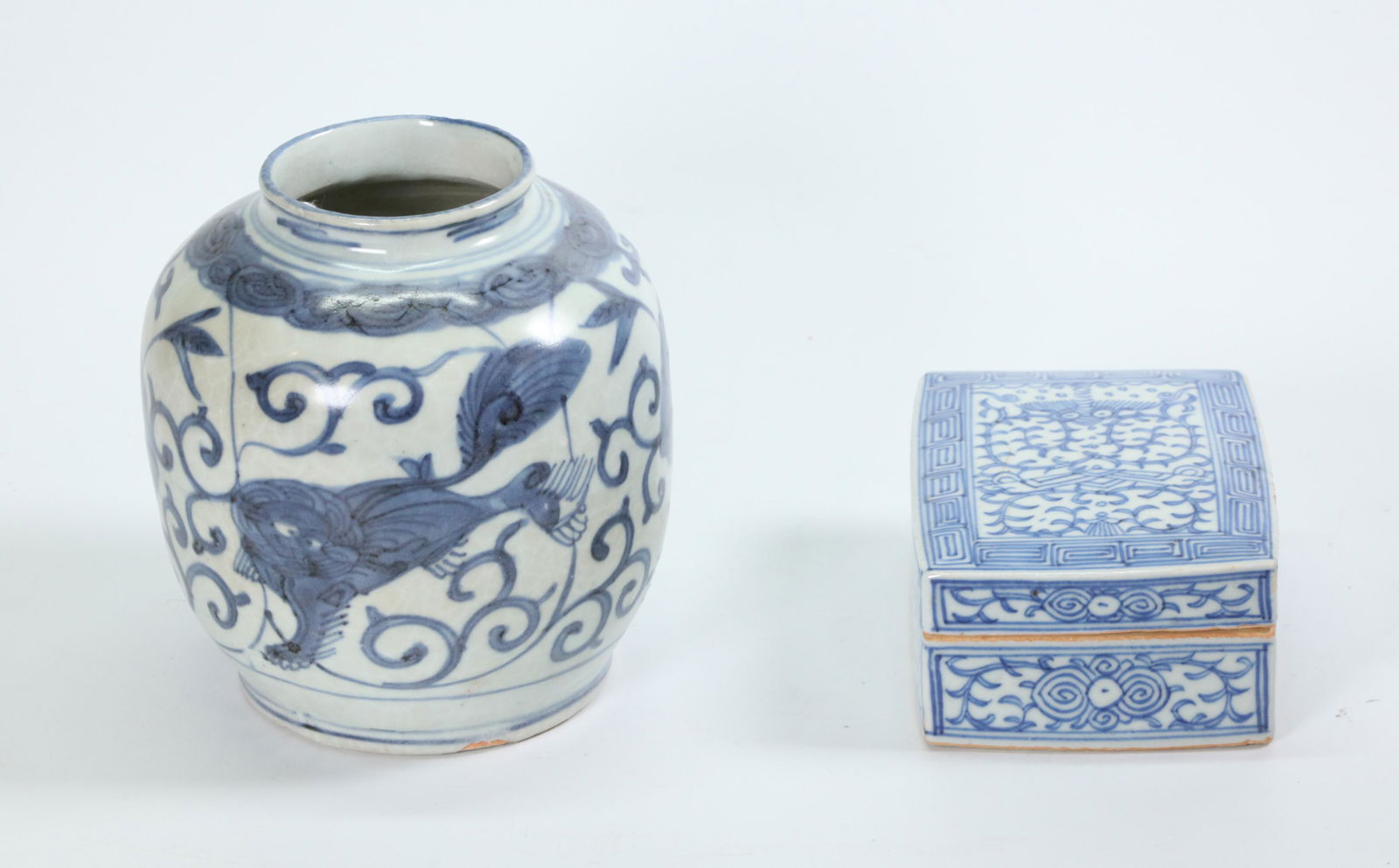 Chinese Blue White Porcelains, Ming Jar Qing Box (1 of 6)