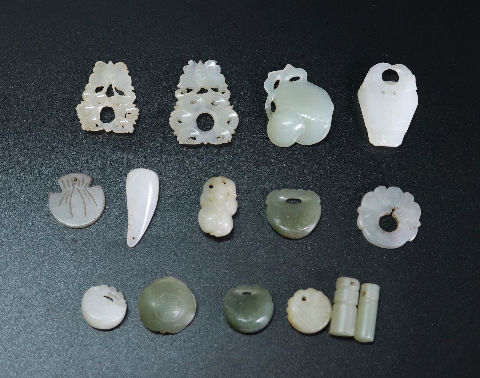 15 Chinese 18th/19th C Jade Decorations / Pendants (1 of 5)