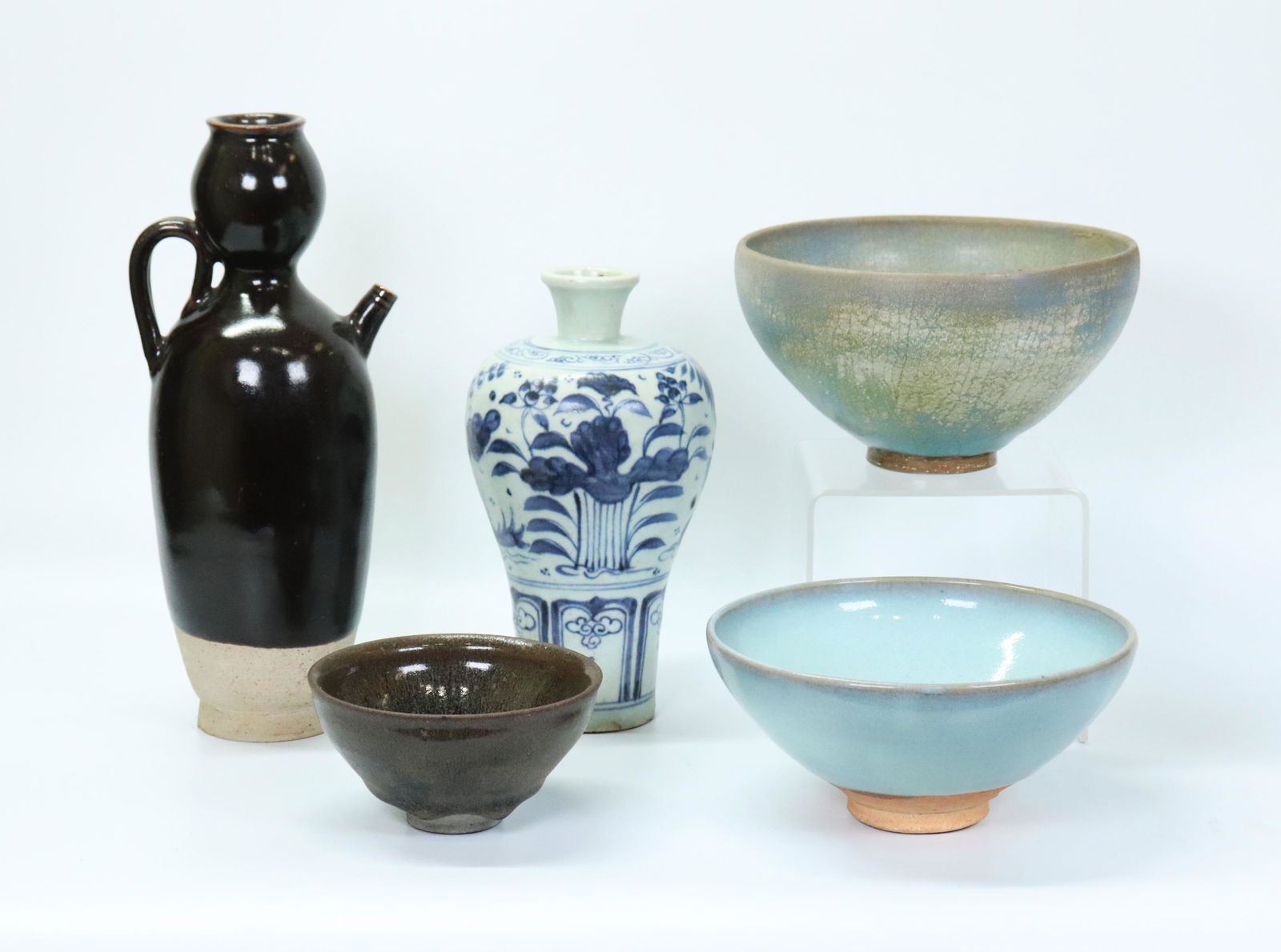 5 Chinese Porcelains 2 Jun 2 Brown 1 Blue& White (1 of 7)