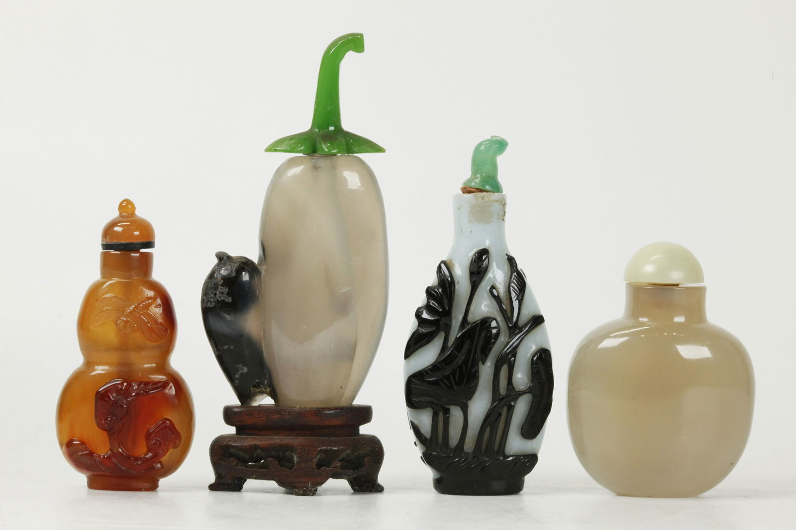 3 Chinese Qing Agate Snuff Bottles 1 Overlay Glass (1 of 5)
