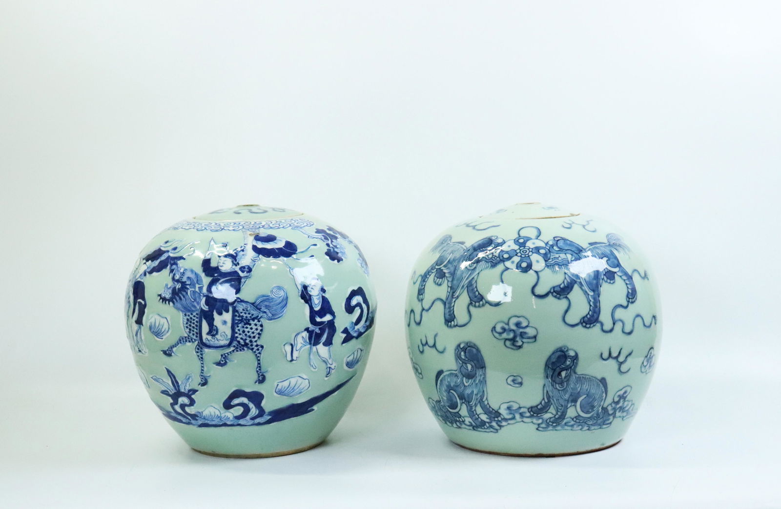 2 Chinese Gourd Shaped Porcelain Jars & Covers (1 of 6)