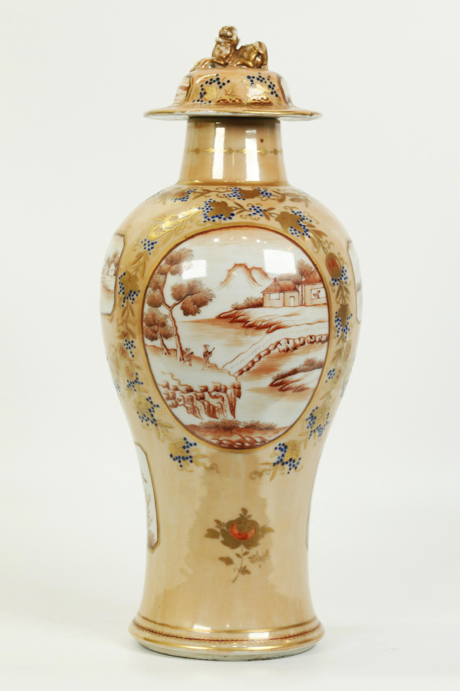 Chinese Early 19th C Export Porcelain Jar (1 of 5)