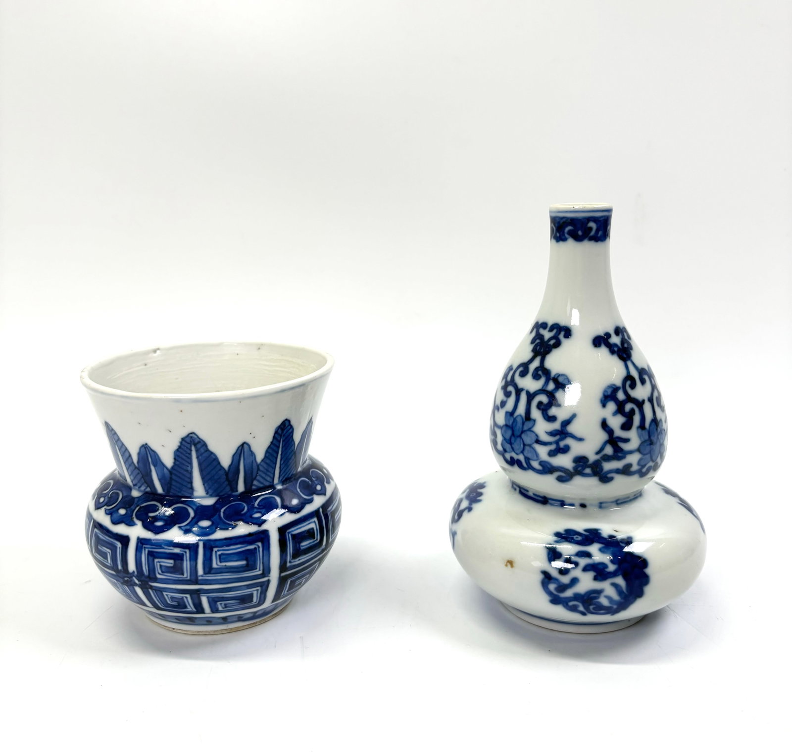 2 Chinese Qing Blue White Porcelains Vase Zhadou: 2 Chinese Qing Dynasty Blue & White Porcelains: a double gourd Vase with flowers and Dragon Roundels with a 4 character Qianlong mark to base in underglaze blue; and a Zhadou table waste jar with clas