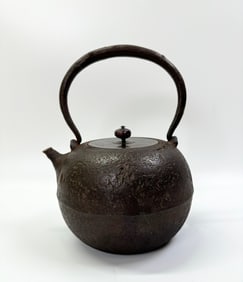 Good Japanese Cast Iron Tetsubin Teapot