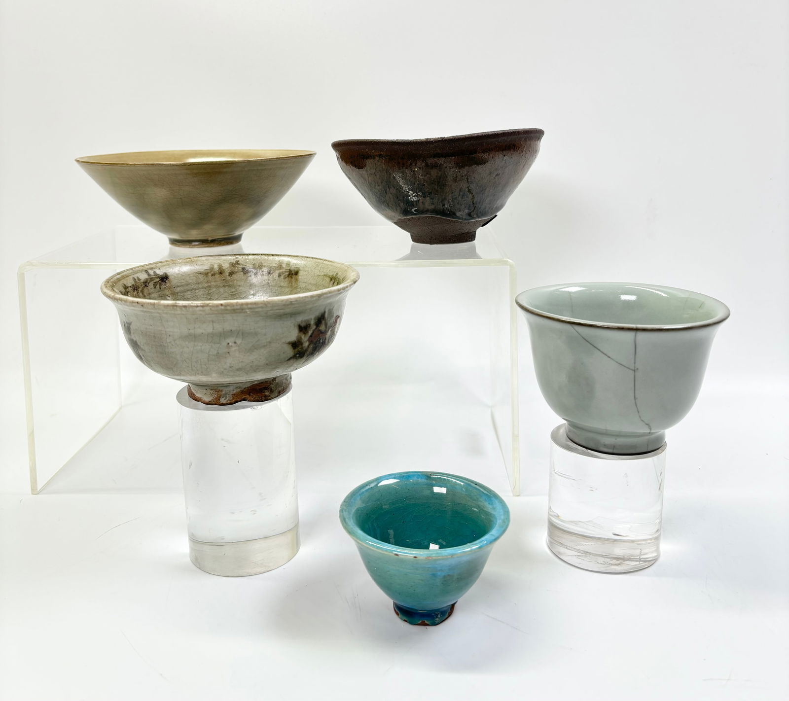 5 Chinese Teabowls, Hare's Fur Yue Sawankalok: *To Be Sold Without Reserve*; 5 Chinese Teabowls, Jian Hare's Fur, Yueyao crackle celadon, 15th Century Sawankalok (Thai Sangkhalok) with iron decoration, guanyao large crackle and dark brown paste cu