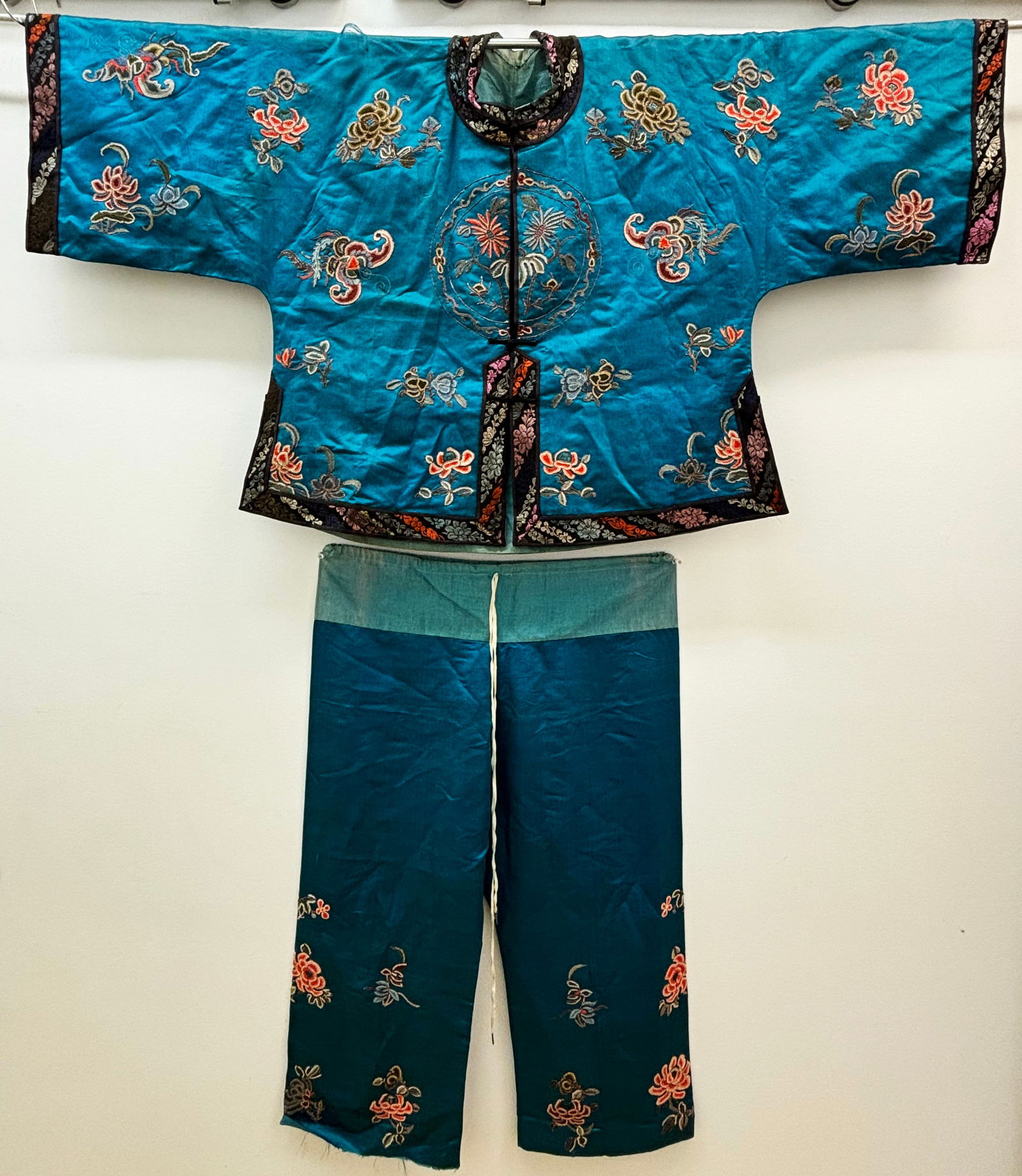Chinese Lady's Embroidered House Jacket & Pants (1 of 11)