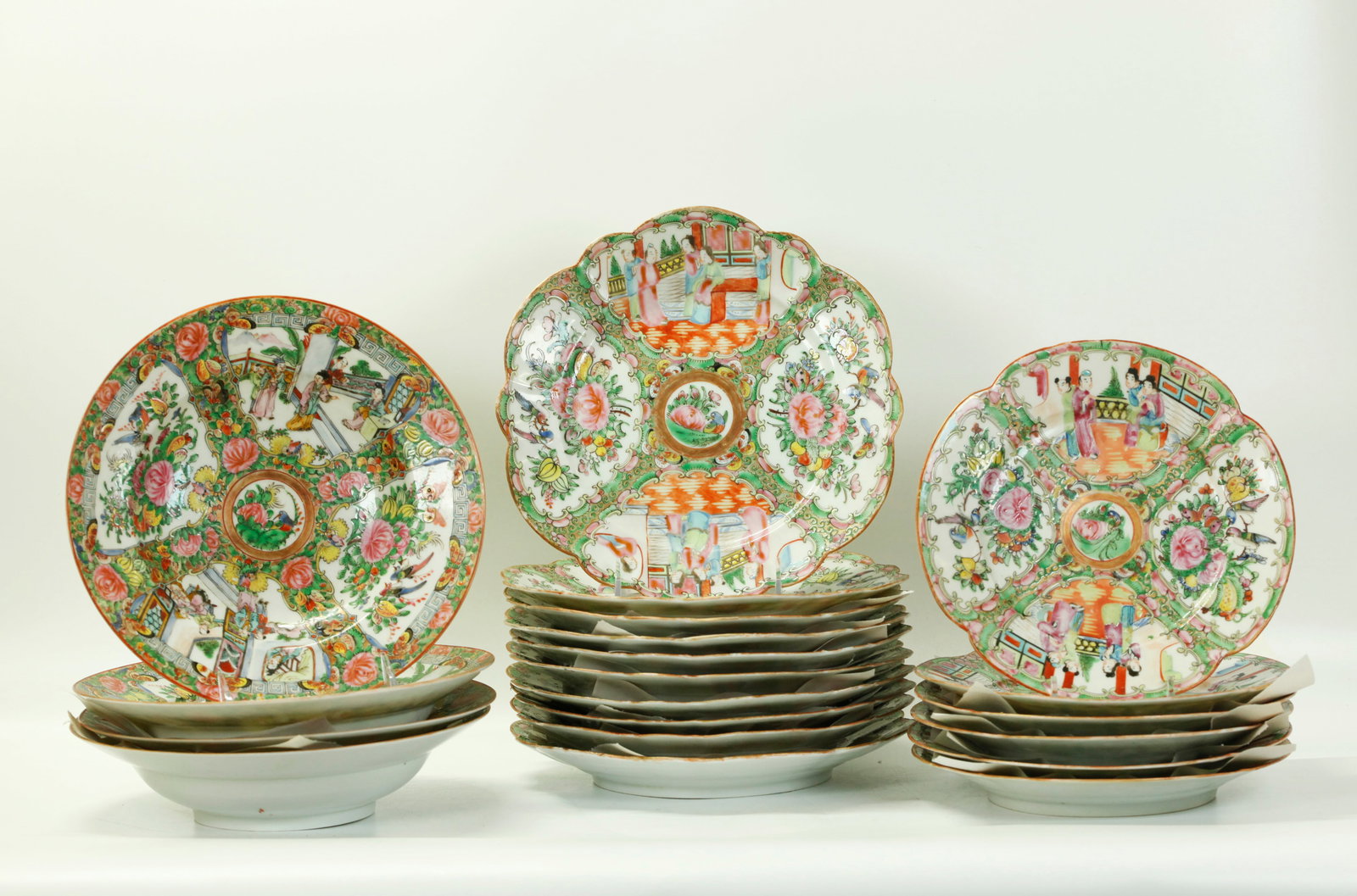 20 Chinese Rose Mandarin Porcelain Bowls / Plates (1 of 9)