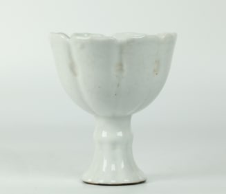 Chinese Clear Glazed Crackle Porcelain Stem Cup