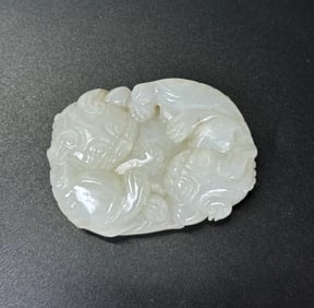 Chinese White Jade Double Fu Dog & Ball Toggle