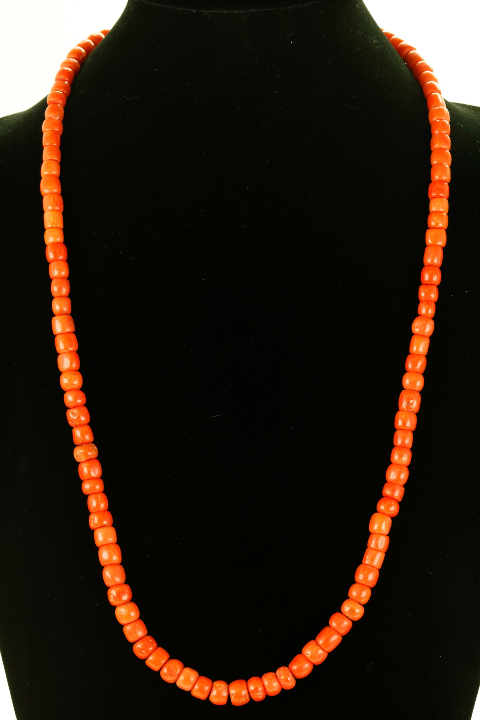 Chinese Tibet Antique Coral Bead Necklace; 79.5G (1 of 5)