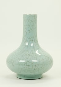 Chinese Pale Blue Guanyao Crackle Porcelain Vase
