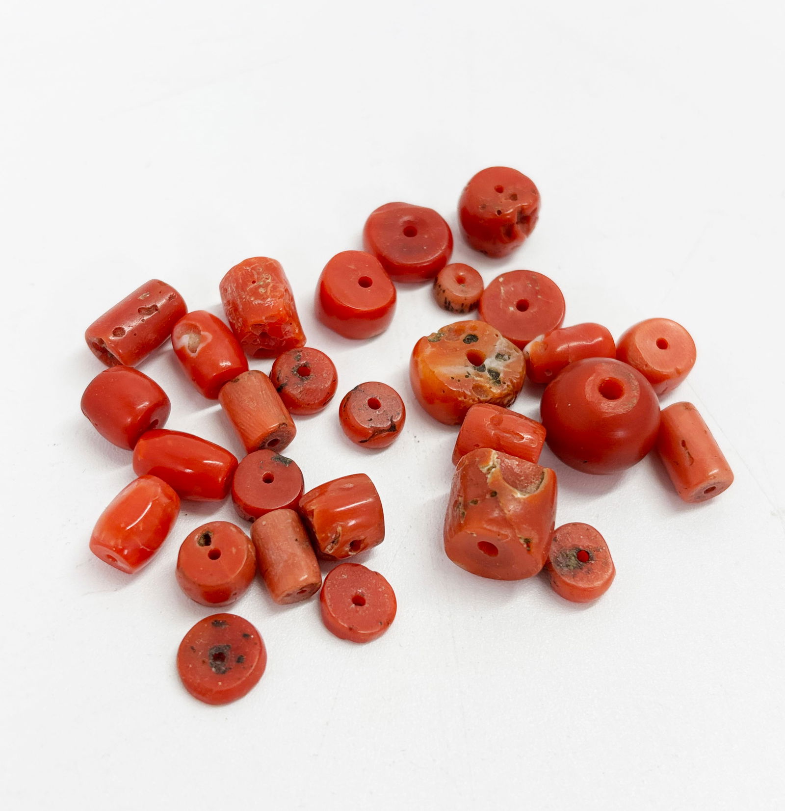 28 Tibetan Dark Coral Assorted Sm Beads17.5G: 28 Tibetan or Chinese Dark Coral Assorted Small Beads.Total weight 17.5 grams. See images.