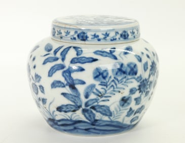 Chinese Blue & White Porcelain Covered Flower Jar