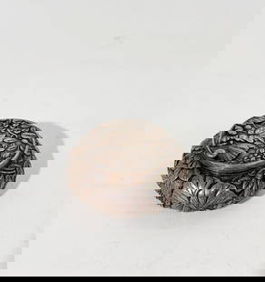 Fine Sm Japanese 19 C Silver Round Snuff Box 38.6G: Fine Small Japanese 19th Century Silver Round Snuff Box or Cosmetics Box with hinged round cover with tiny lift-button, the entire surface with assorted Flowers and Leaves on a hammered ground in repo