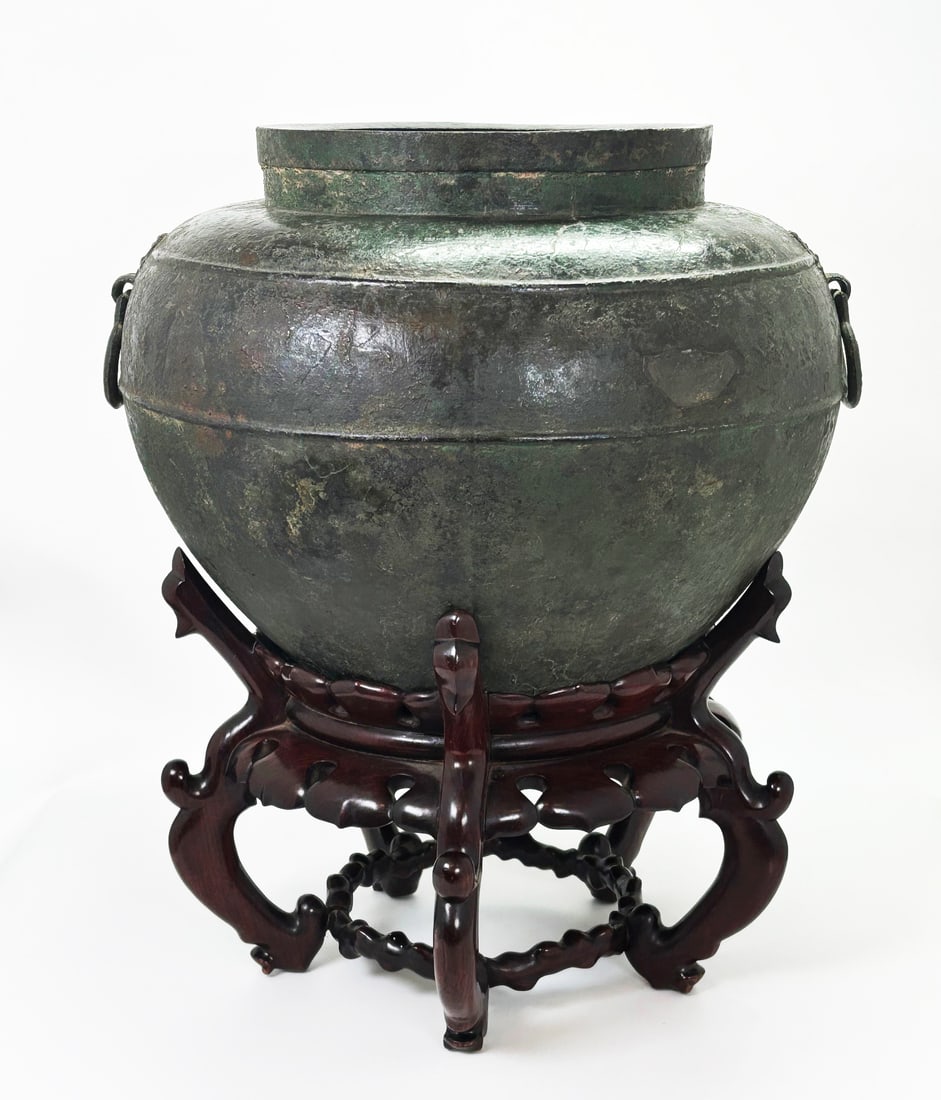 Lg Chinese Han Dynasty Bronze Taotie Handle Urn (1 of 11)