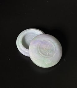 Chinese Pale Green to Lavender Jadeite Round Box