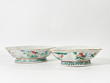 Pair Chinese 19th C Quatrefoil Porcelain Bowls