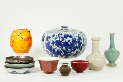 10 Chinese Old Porcelains: Jars Plates Bowls Vases