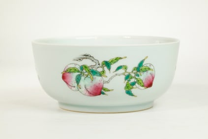 Fine Chinese Enameled Porcelain Sanduo Bowl