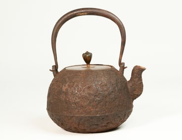 Fine Japanese Iron Tetsubin Teapot Bronze Cover