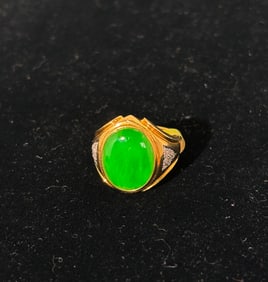 Chinese Apple Green Jadeite Cabochon 18K Ring