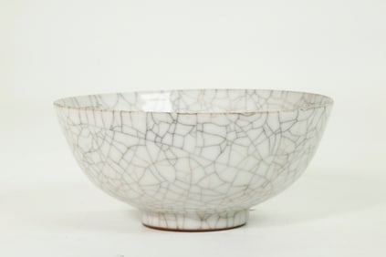 Chinese Clear Glazed White Crackle Porcelain Bowl