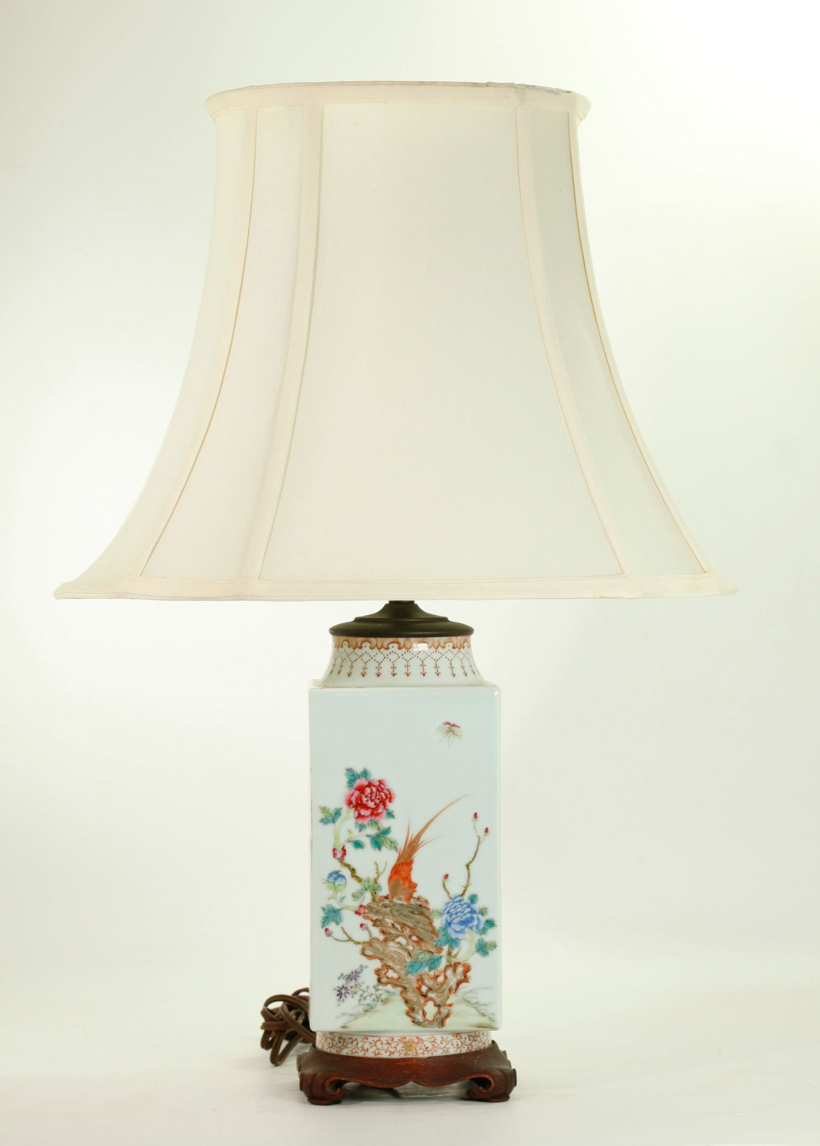 Chinese Enameled Porcelain Cong Shaped Vase Lamp: Chinese Enameled Porcelain Cong Shaped Vase, the 4 sides well painted with exotic birds and flowers, the round foot and neck with iron red embroidery designs; now mounted as a lamp with wood base and