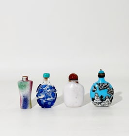 4 Chinese Snuff Bottles: Agate Porcelain Glass
