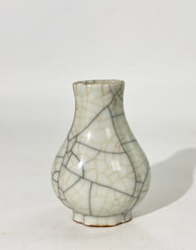 Chinese Geyao Crackle Porcelain Quatrefoil Vase