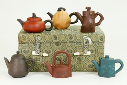 6 Chinese Miniature Yixing Zisha Teapots