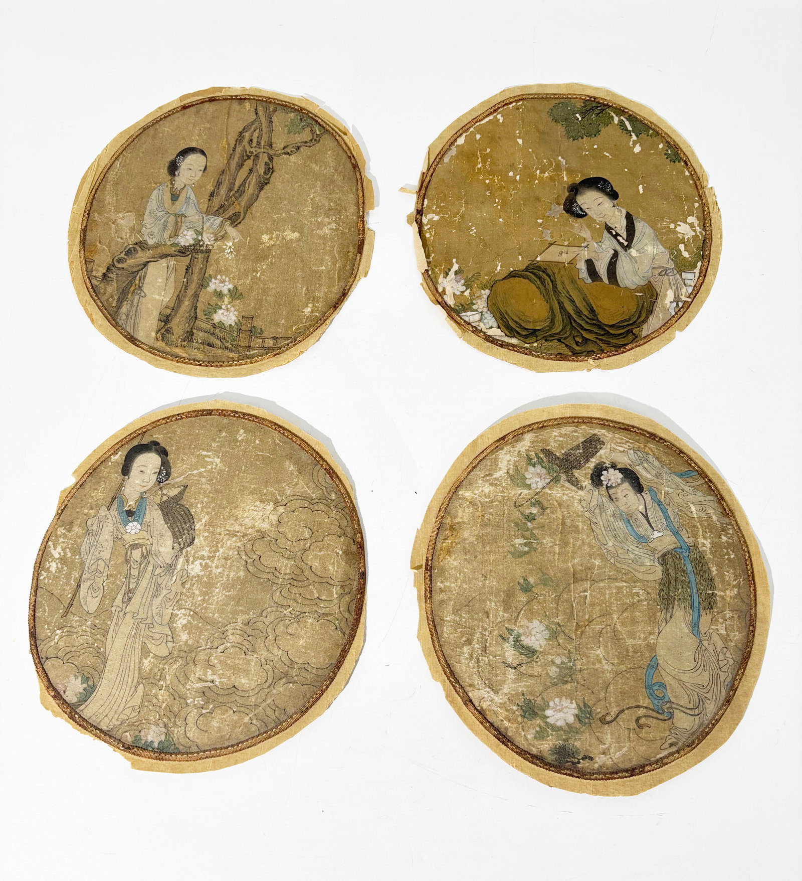 4 Chinese 18th/19th C Moon Fan Paintings on Silk (1 of 6)