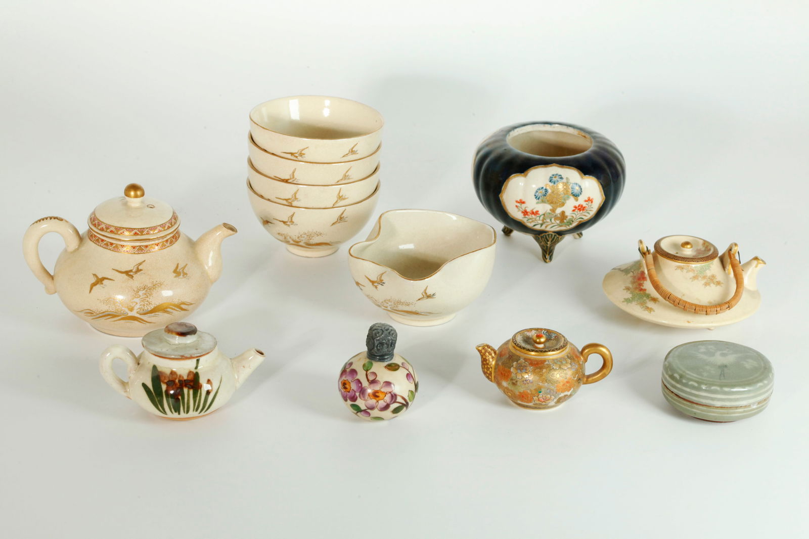 10 Japanese Satsuma Porcelains: Korean Box (1 of 6)